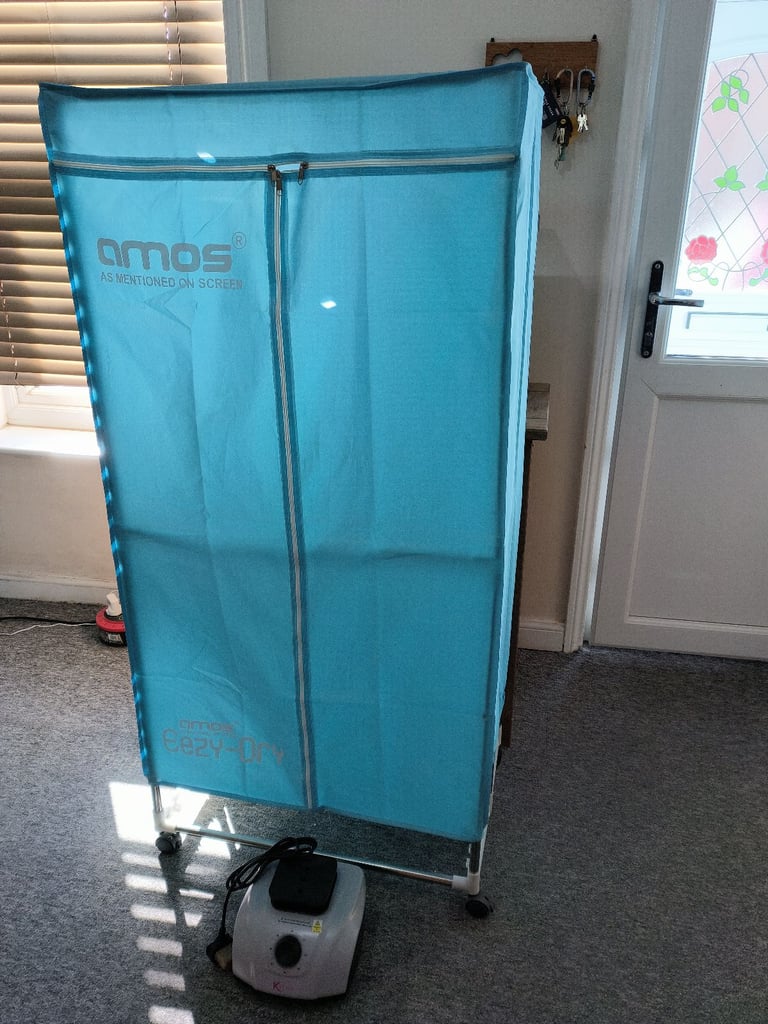 Heated clothes airer / dryer