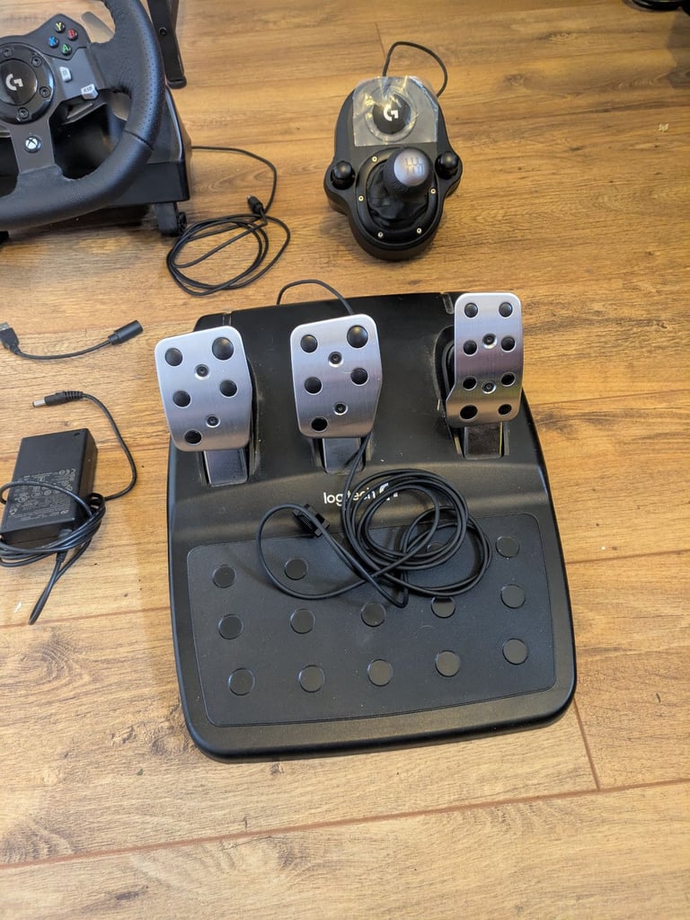 Xrocker racing seat and Logitech G920