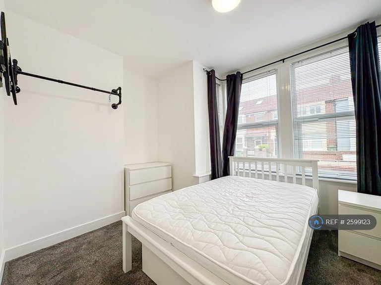 1 bedroom in Percy Road, Southsea, PO4 (#2599123)