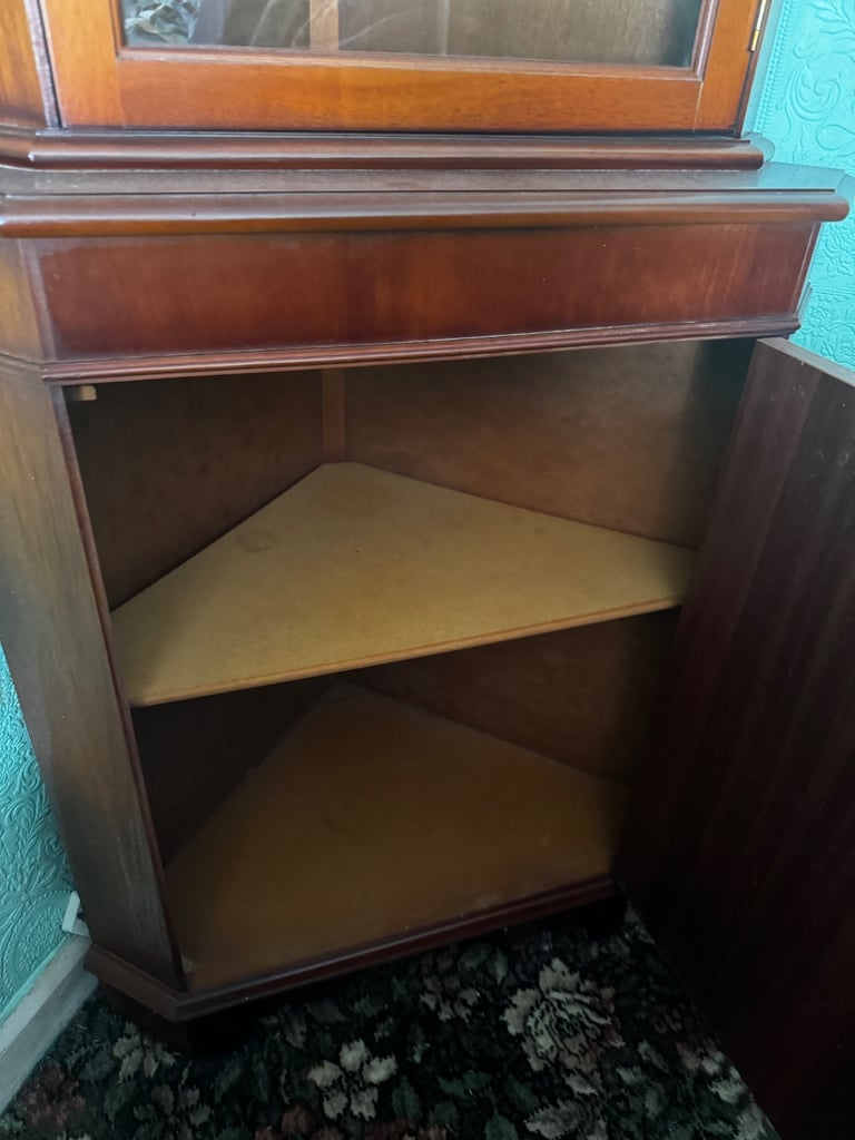 FREE corner unit storage x 2