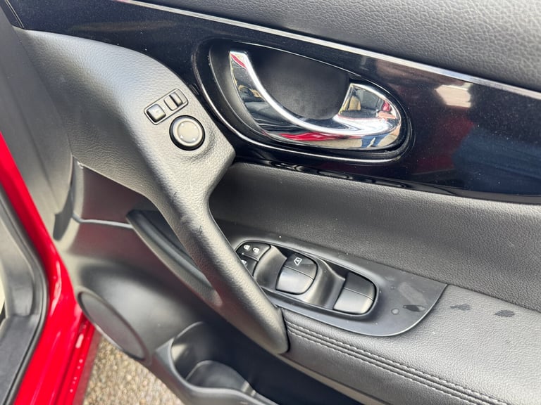 2015 Nissan Qashqai 1.6 DiG-T Tekna [Non-Panoramic] 5dr HATCHBACK Petrol Manual