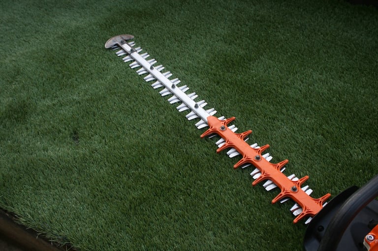 2021 Stihl HS82RC  Petrol hedge trimmers 30” blades, excellent condition, just serviced