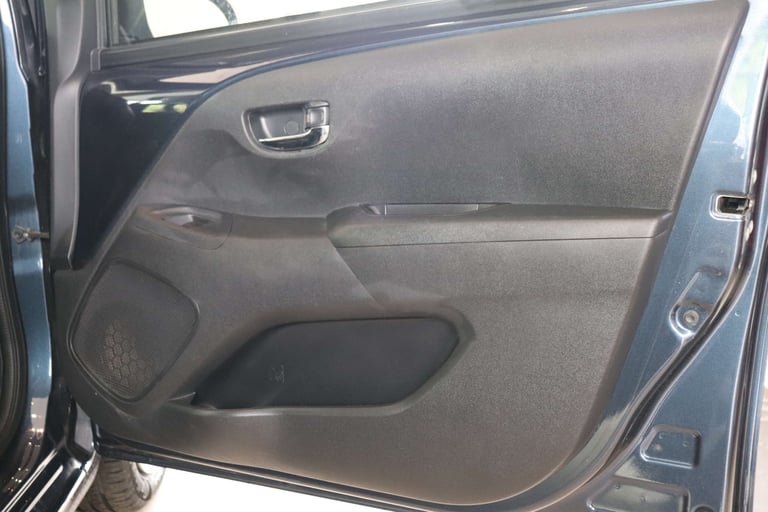 2016 Toyota AYGO 1.0 Aygo X-Play VVT-i CVT 5dr Hatchback Petrol Automatic