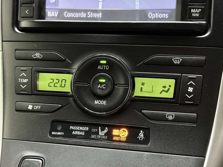 2012 Toyota Auris 1.8 VVT-h T Spirit CVT Euro 5 (s/s) 5dr Hatchback Hybrid Automatic