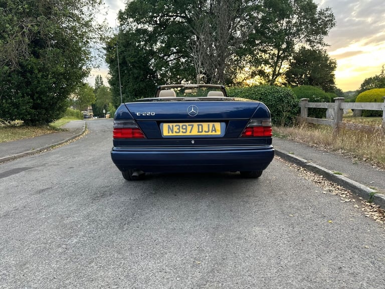 1995 Mercedes-Benz E-Class E220 2dr Auto CONVERTIBLE Petrol Automatic