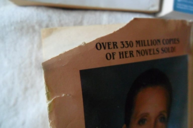 JOB LOT 8 DANIELLE STEEL BOOKS very good condition