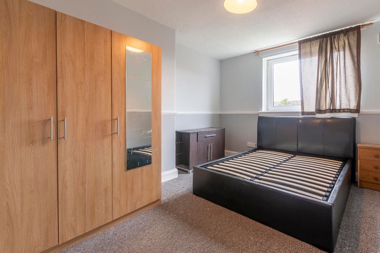  DOUBLE BEDROOM for FLAT SHARE in bright and spacious West Pilton flat – available soon