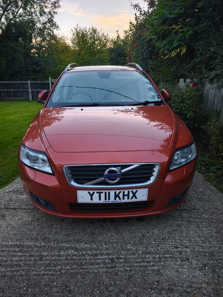 2011 Volvo V50 DRIVe [115] SE Lux 5dr ESTATE Diesel Manual - Image 2