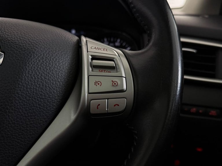 2016 Nissan Qashqai 1.2 DiG-T N-Connecta 5dr HATCHBACK PETROL Manual