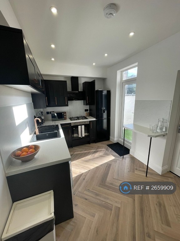 1 bedroom in Buccleuch Street, Kettering, NN16 (#2659909)