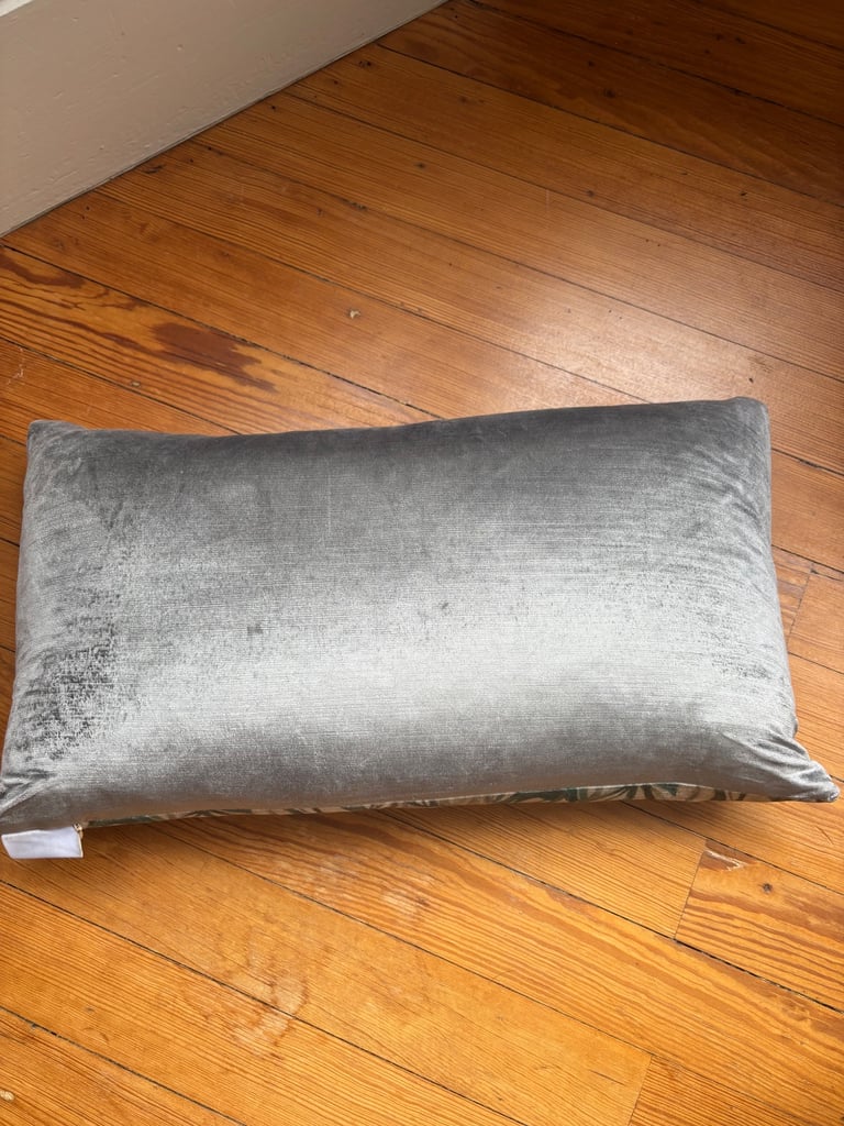 Large patterned cushion