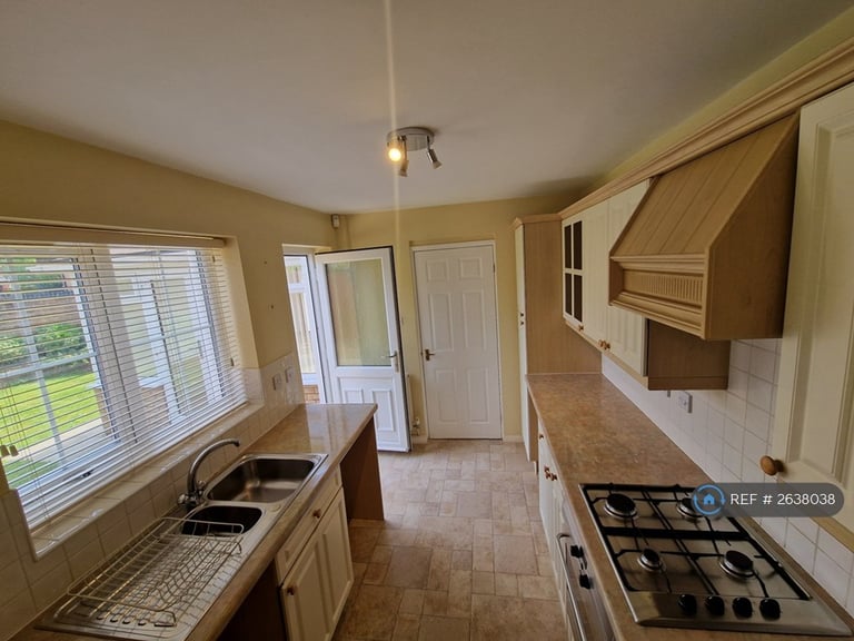 3 bedroom house in Cavalry Court, Lincoln, LN4 (3 bed) (#2638038)