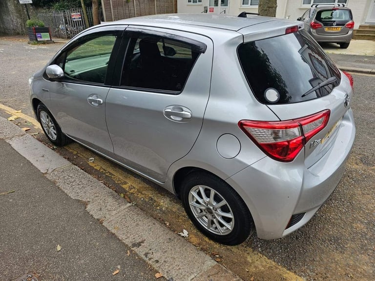 2018 Toyota Yaris 1.5 VVT-h Icon Tech E-CVT Euro 6 (s/s) 5dr Hatchback HYBRID ELECTRIC Automatic