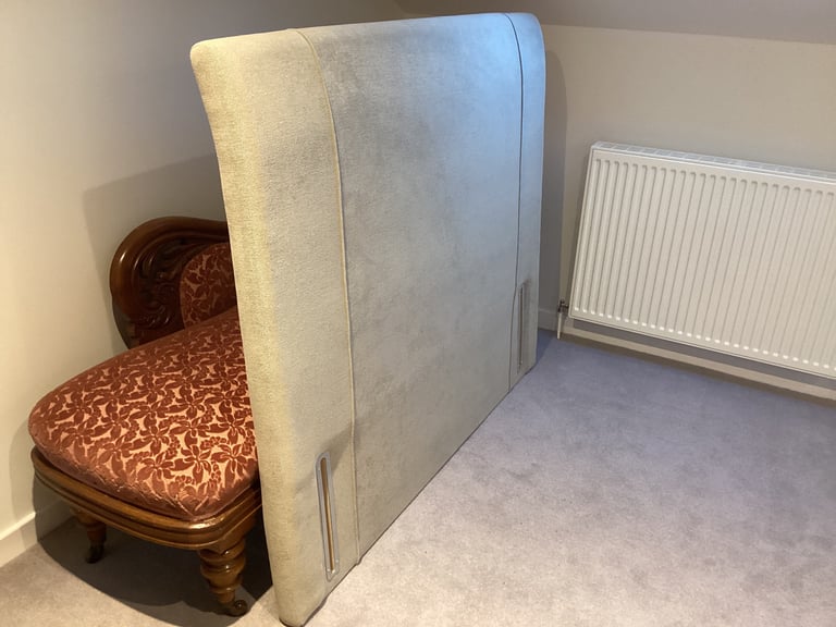 Floor standing headboard