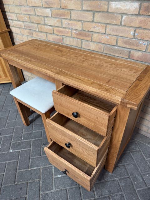 BRAND NEW EX-DISPLAY SOLID OAK FURNITURE - CLOSING DOWN SALE 