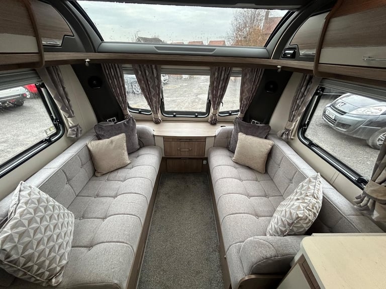 Coachman VIP 675 / 4 berth - TWIN AXLE 2023