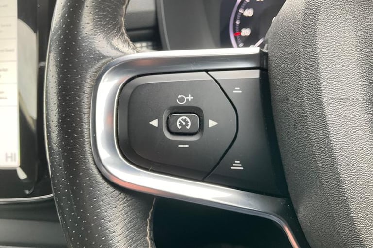 2020 Volvo XC40 2.0 B4P R DESIGN Pro 5dr Auto Semi-Auto Estate Petrol Semi Automatic