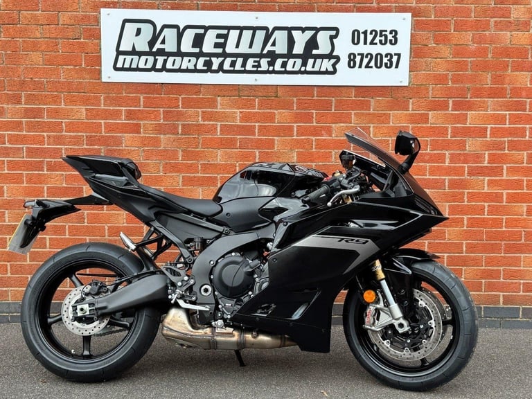 YZF-R9 BLACK , 5 MILES,  AVAILABLE NOW! 