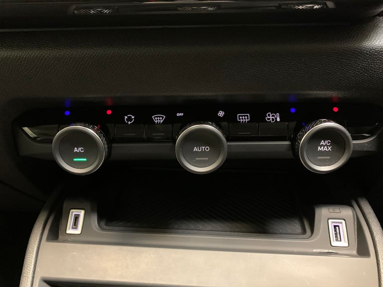 2023 Citroen C4 1.2 PureTech Shine Fastback 4dr Petrol EAT8 Euro 6 (s/s) (130 ps) - NAV - B Suv P...