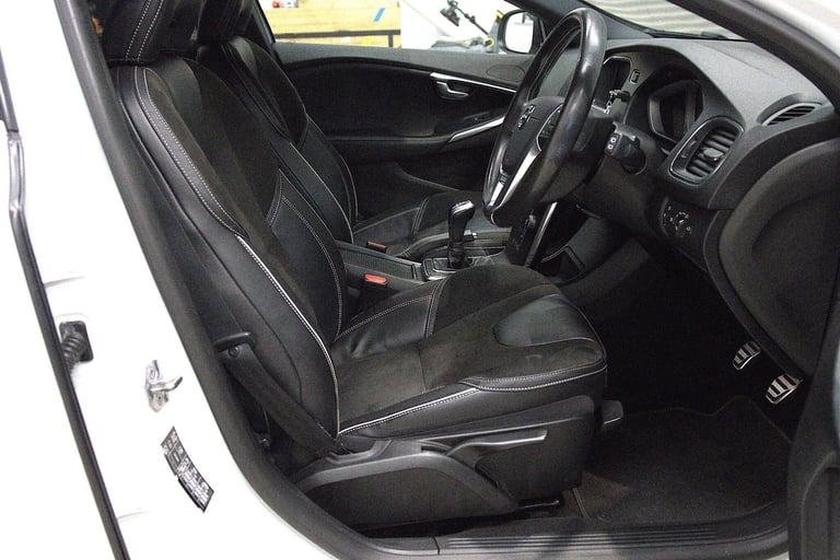 2017 Volvo V40 2.0 T2 R-Design Nav Plus Euro 6 (s/s) 5dr HATCHBACK Petrol Manual