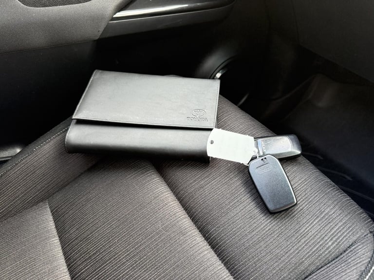 2019 Toyota Hilux 2.4 D-4D Invincible 50 Pickup Double Cab 4dr Diesel Auto 4WD Euro 6 (s/s) ( Pic...