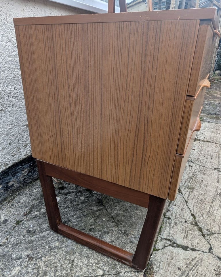 VINTAGE DRESSING TABLE/BEDROOM UNIT - FREE DELIVERY!