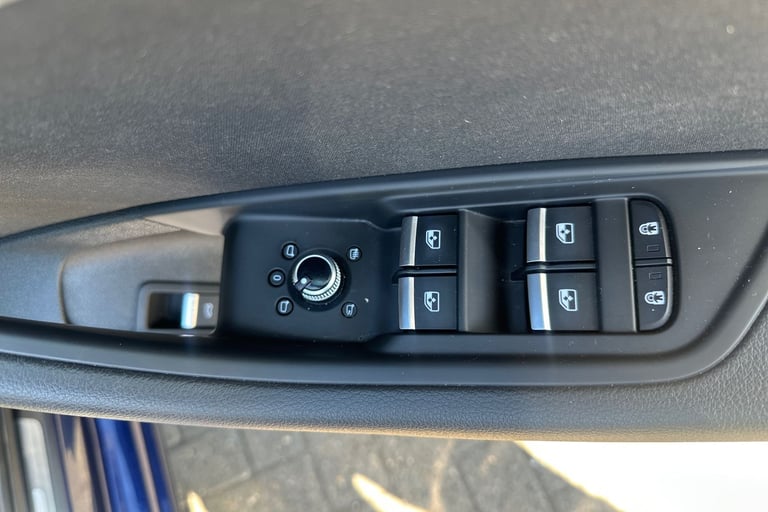  Audi A4 Saloon 2.0 Tfsi 35 Technik Saloon 4dr Petrol S Tronic Euro 6 s/s 150 Ps