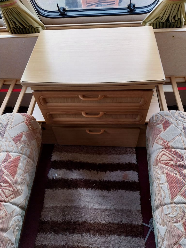 Caravan front centre draw unit 