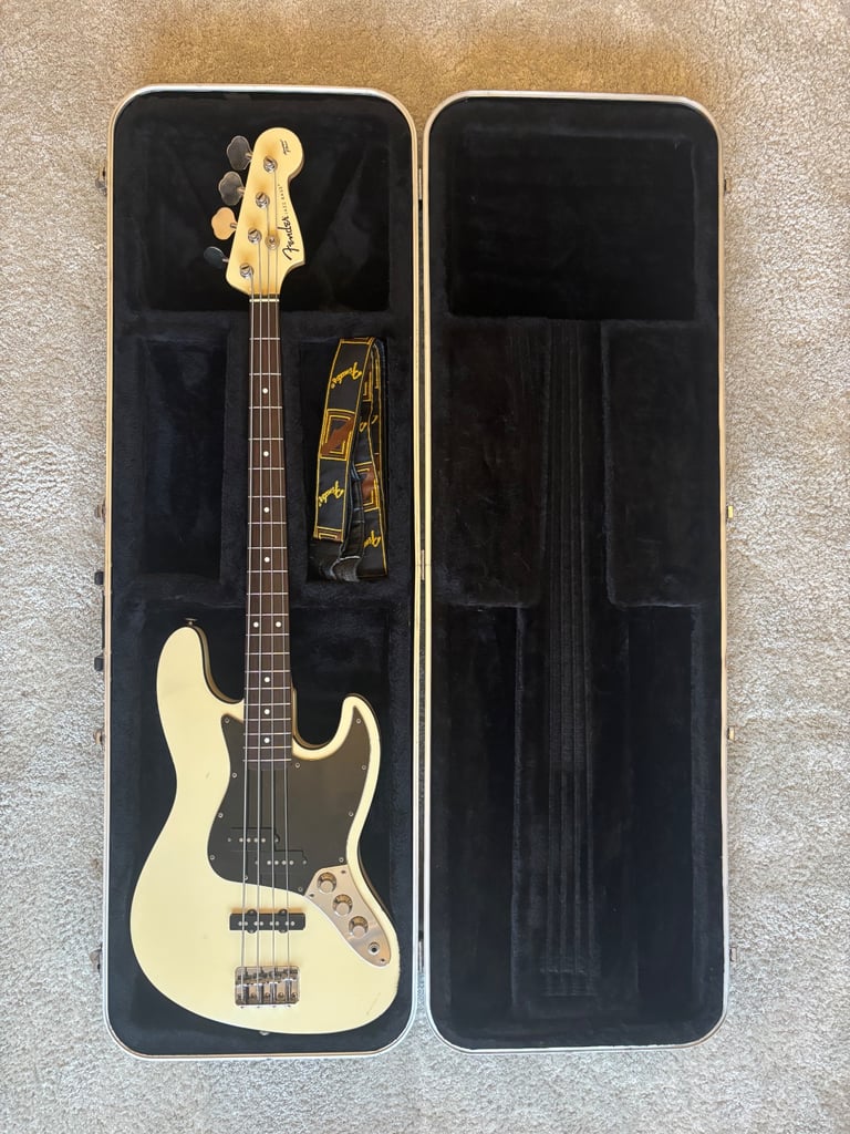Fender Aerodyne Jazz Bass - 2007 Olympic White