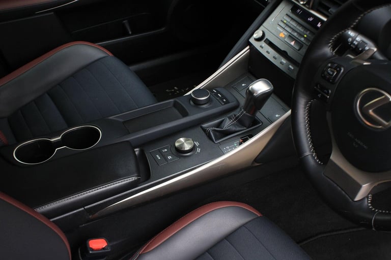 2018 Lexus IS 2.5 300h Sport E-CVT Euro 6 (s/s) 4dr SALOON Petrol/Electric Hybrid Automatic