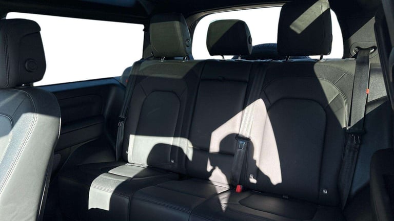 2024 Land Rover Defender 3.0 D300 X-Dynamic HSE 90 3dr Auto ESTATE DIESEL Automatic