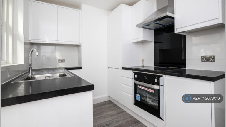 1 bedroom flat in Doggett Road, London, SE6 (1 bed) (#2673019)