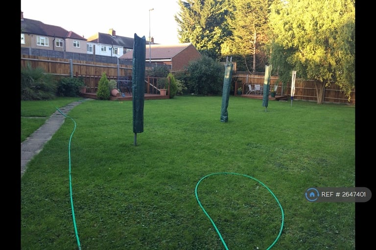 1 bedroom flat in St Gregory Close, Ruislip, HA4 (1 bed) (#2647401)