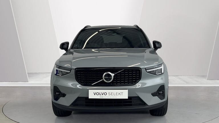 2023 Volvo XC40 Plus, B3 Mild hybrid, Petrol, Dark (360 Parking Camera, Apple Car Play) Estate Pe...