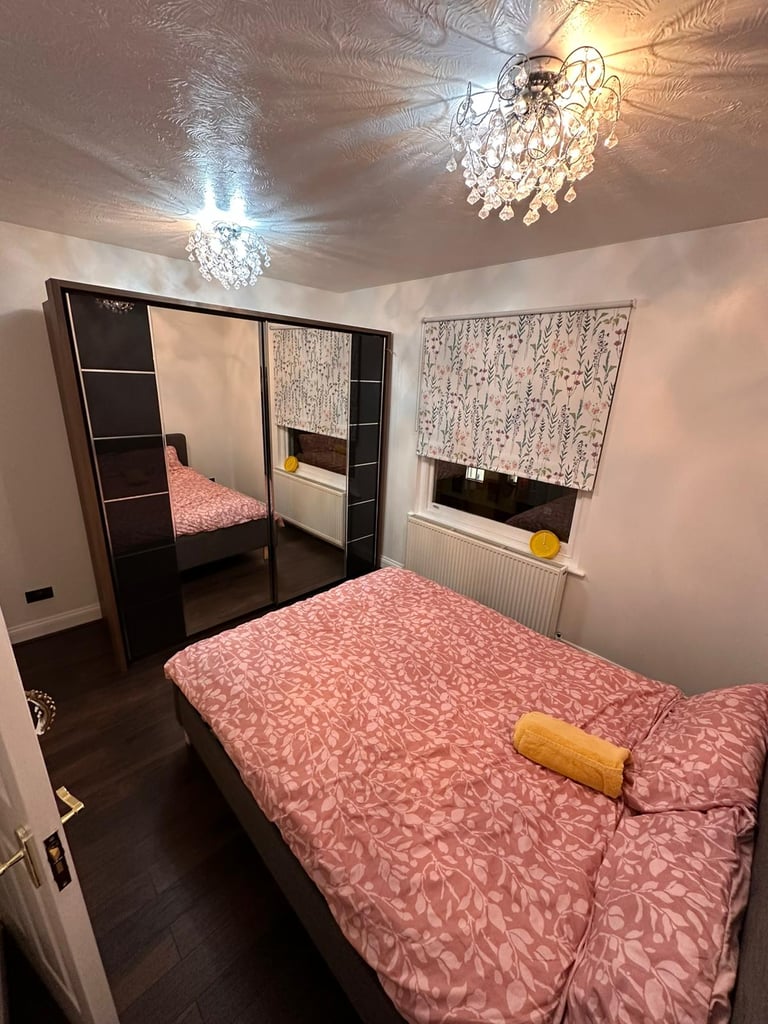 image for 4 bedroom house in Selections OF Rooms Ferry Street E14 3DT