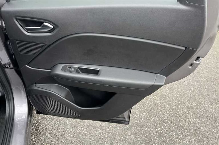 2021 Renault Captur 1.3 TCe (140 PS) Iconic 5 Door Petrol SUV Automatic SUV Petrol Automatic