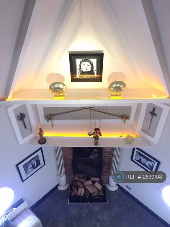 2 bedroom flat in The Clock Tower, Southsea, PO4 (2 bed) (#2639103)