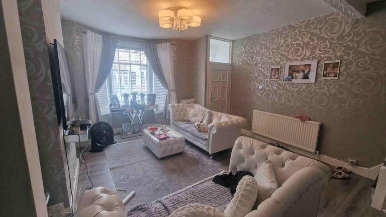 Seperate & Spacious 3 Bed House for Rent – N9 8RX