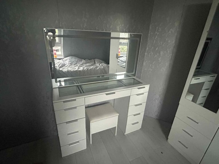 Dressing table 