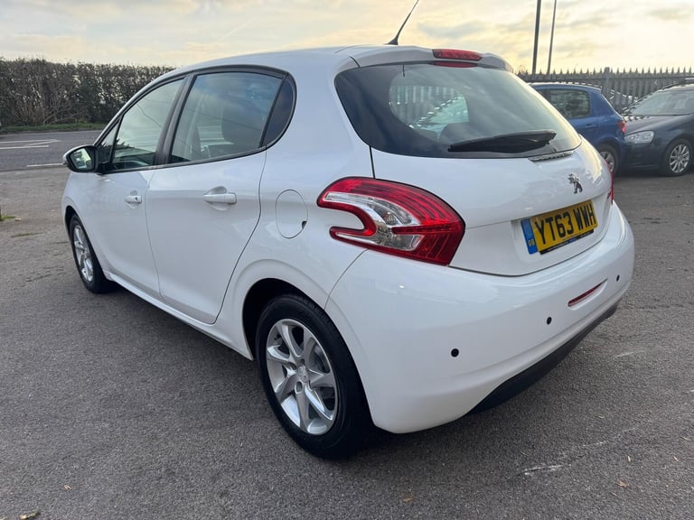  Peugeot 208 1.2 VTi Active Euro 5 5dr Petrol Manual