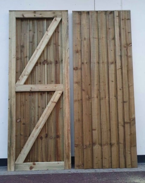 FENCE PANELS OVERLAP WANEYLAP VERTICAL FEATHER EDGE RAILWAY SLEEPERS FENCE POSTS STOCKPORT