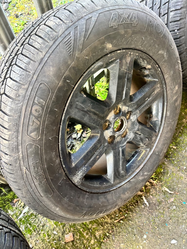 17” tyres with alloys 