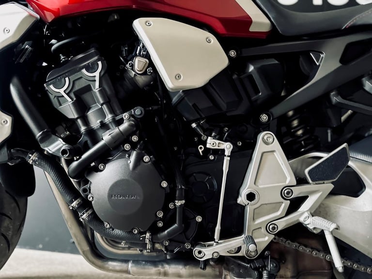 STUNNING 2019/19 HONDA CB1000R MOTORCYCLE 