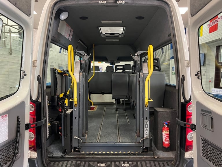 2010 - 10 - VOLKSWAGEN CRAFTER CR35 2.5TDI BLUE 108PS 8 SEAT DISABLED MINIBUS