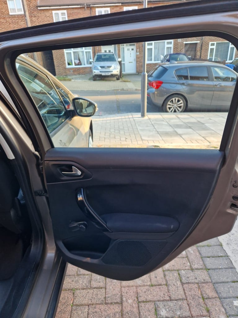 BEST OFFER PLEASE  Lady Driver Long MOT TILL OCT 2026 Peugeot, 2008,SUV/Hatchback