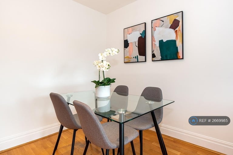 2 bedroom flat in Warren House, London, W14 (2 bed) (#2669985)