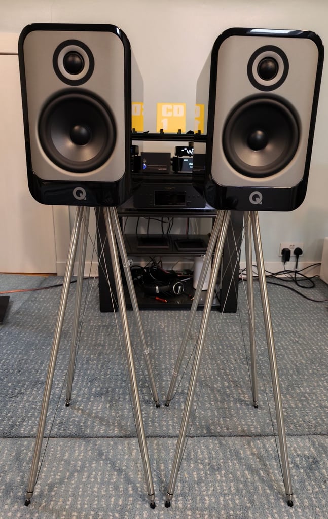Q Acoustics Concept 30 speakers and FS75 skeletal stands - in VG condition
