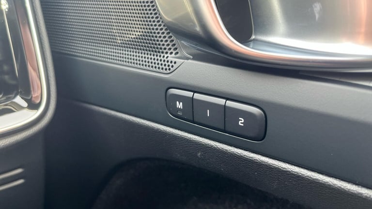 2025 Volvo XC40 2.0 B4 MHEV Plus Black Edition DCT Auto Euro 6 (s/s) 5dr ESTATE Petrol/Electric H...