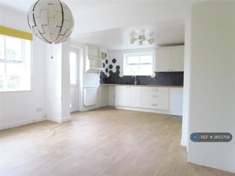 5 bedroom house in Ash Street/Church Road, Wrabness, CO11 (5 bed) (#2653708)