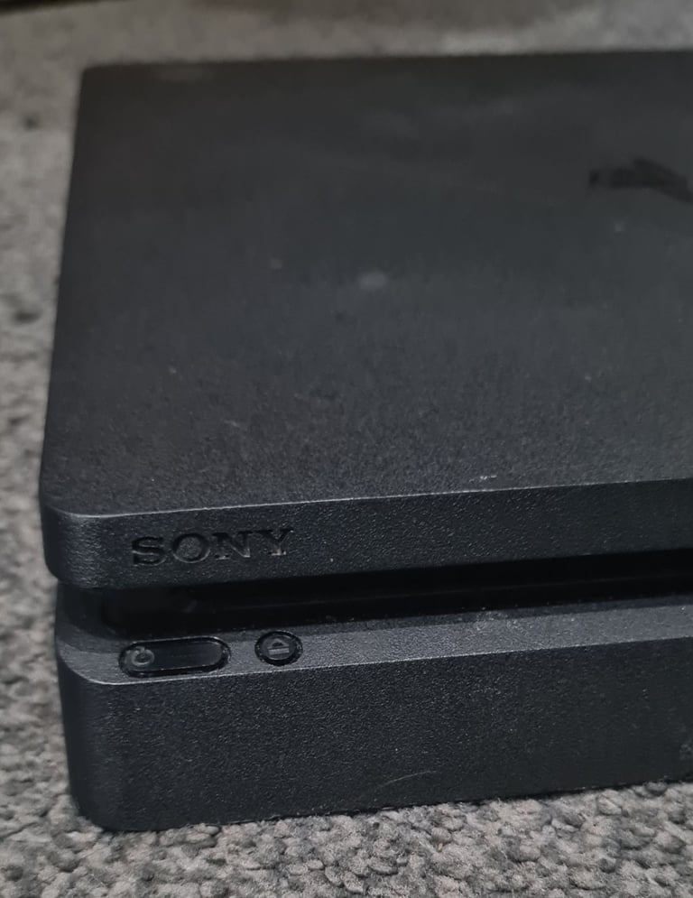 PS4 Slim 500GB - 1 Controller + Cables